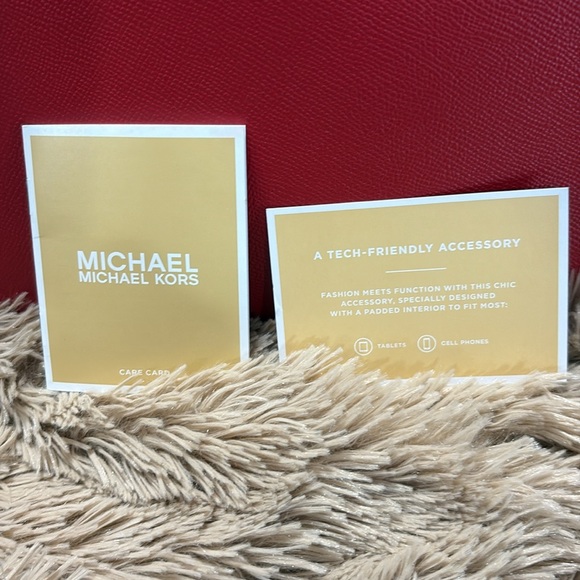 Michael Kors Voyager Saffiano Leather Tote Bag
Style# 30H1GV6T4T
NWT
Flame - Picture 10 of 10